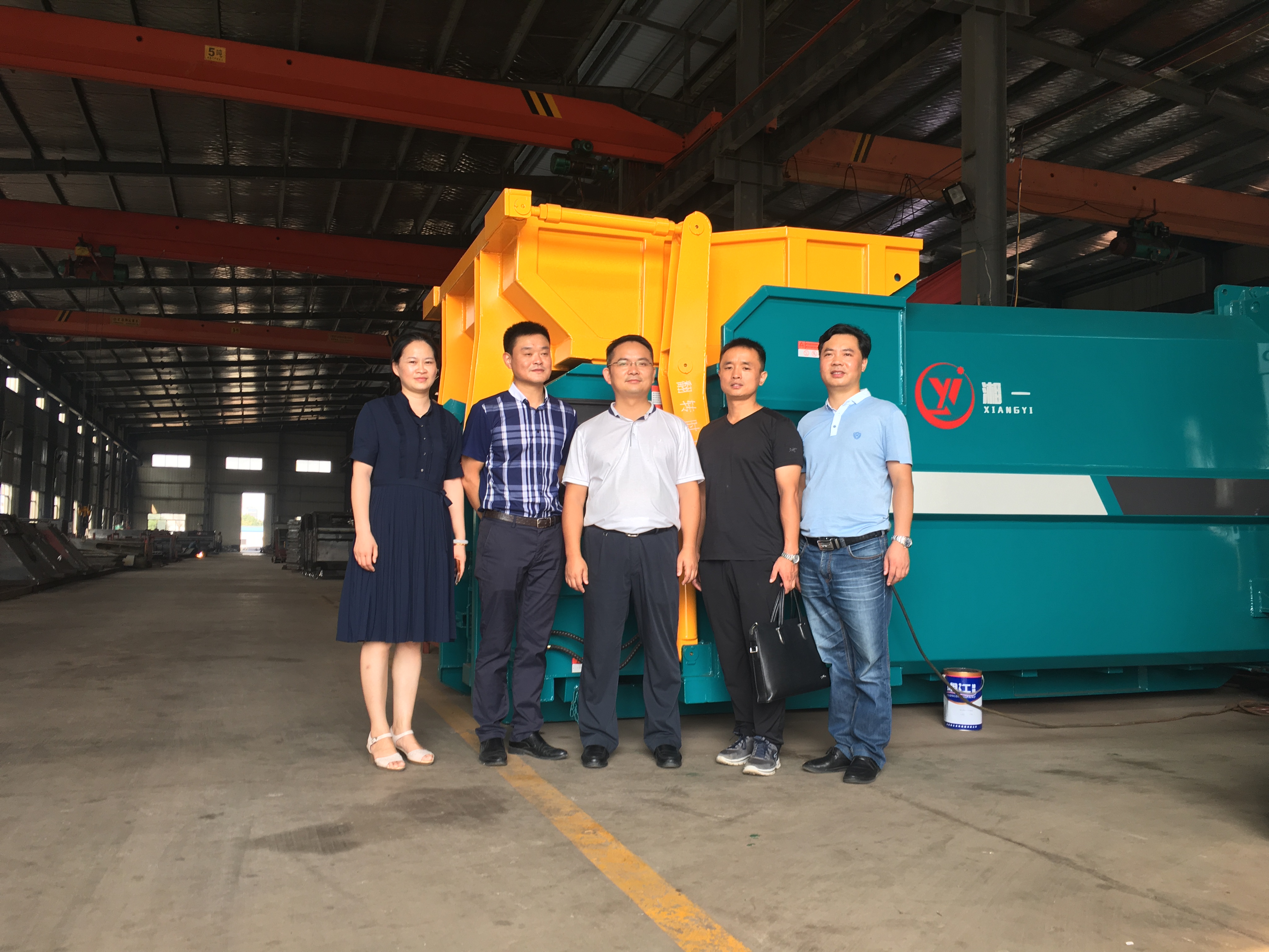 縣委常委劉俊武、經(jīng)信局局長(zhǎng)胡浪、副局長(zhǎng)曾慧敏、玉潭鎮(zhèn)副主任周術(shù)林來我司考察指導(dǎo)